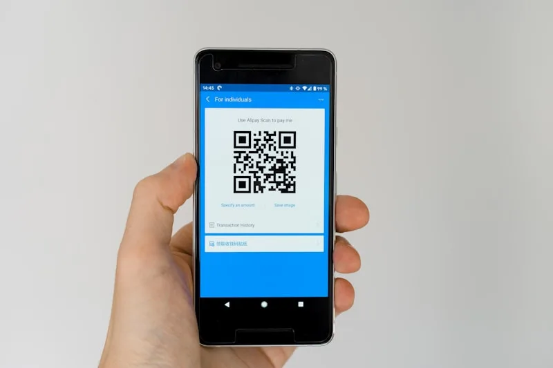 QR code avis Google imprimé sur carte de visite pour collecter des avis clients